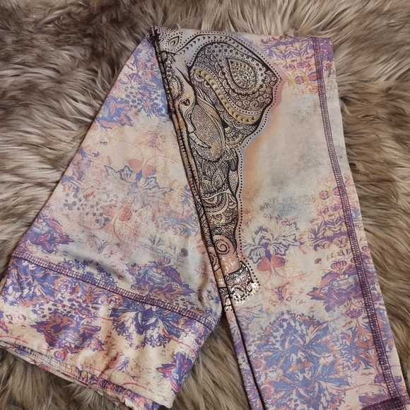 Evolution and Creation elephant boho rhapsody ankle length yoga leggings - Picture 8 of 10